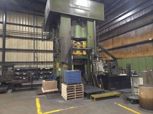 1996<br />
Installed a new 1,600 ton cold press machine.